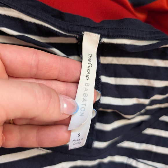 Group Babaton Navy White Striped Short Sleeve Tee Scoop Neck Round Hem Pocket - Picture 5 of 5